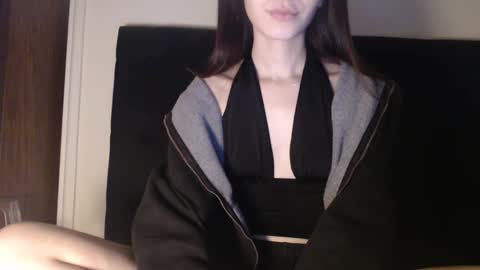 Olivia online show from 02/11/25, 06:19