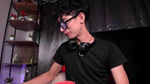 Snapshot of novawheeler chatting on 11/21/25, 07:34 Nova online show from 11/21/25, 07:34