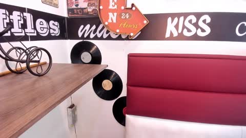 Snapshot of novi_rosse chatting on 12/17/24, 11:39 Novi online show from 12/17/24, 11:39