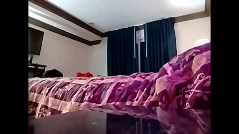 Snapshot of nowornever669 chatting on 10/05/25, 08:23 CLOUDYKINF online show from 10/05/25, 08:23