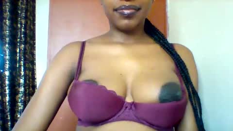 Snapshot of nubian_queen1033 chatting on 09/15/25, 01:05 happie online show from 09/15/25, 01:05