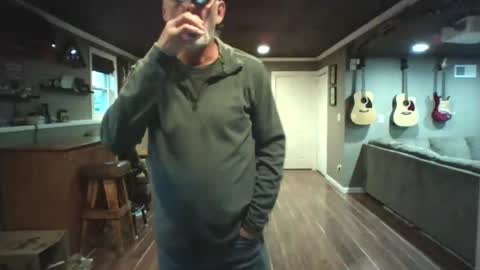 Snapshot of nudistguy194549 chatting on 10/26/25, 09:53 Nudistguy online show from 10/26/25, 09:53