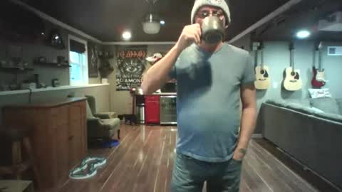 Snapshot of nudistguy194549 chatting on 12/21/25, 09:00 Nudistguy online show from 12/21/25, 09:00