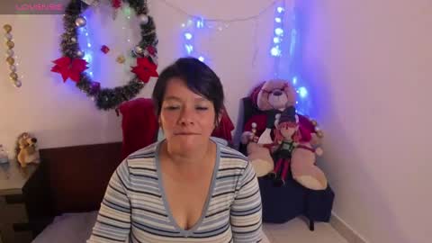 Snapshot of nuit_rose chatting on 12/23/24, 02:35 nuit_rose online show from 12/23/24, 02:35
