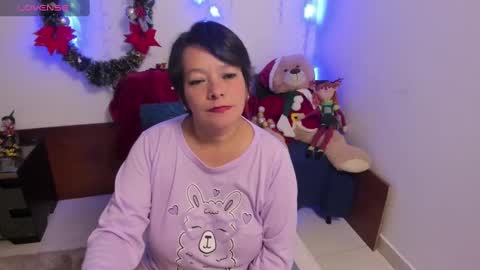Snapshot of nuit_rose chatting on 01/01/25, 11:51 nuit_rose online show from 01/01/25, 11:51