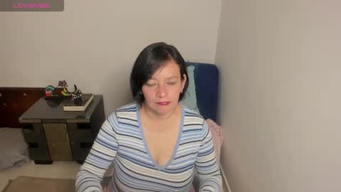 Snapshot of nuit_rose chatting on 09/14/25, 01:49 nuit_rose online show from 09/14/25, 01:49