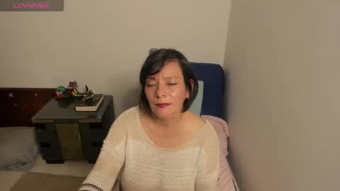 Snapshot of nuit_rose chatting on 09/17/25, 01:51 nuit_rose online show from 09/17/25, 01:51