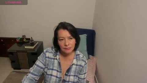 Snapshot of nuit_rose chatting on 10/11/25, 02:33 nuit_rose online show from 10/11/25, 02:33