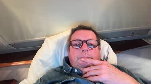 Snapshot of nurod chatting on 12/14/25, 06:34 nurod online show from 12/14/25, 06:34