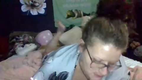 Snapshot of nutthousefunnyfarm chatting on 12/14/25, 05:57 nutthousefunnyfarm online show from 12/14/25, 05:57