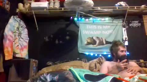 Snapshot of nutthousefunnyfarm chatting on 12/20/25, 06:53 nutthousefunnyfarm online show from 12/20/25, 06:53