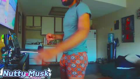 Snapshot of nuttyxmusk chatting on 09/13/25, 02:17 Check the links online show from 09/13/25, 02:17