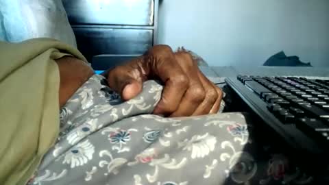 Snapshot of nyakuti chatting on 10/15/25, 05:24 KN online show from 10/15/25, 05:24