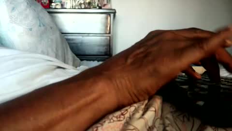Snapshot of nyakuti chatting on 10/23/25, 04:39 KN online show from 10/23/25, 04:39