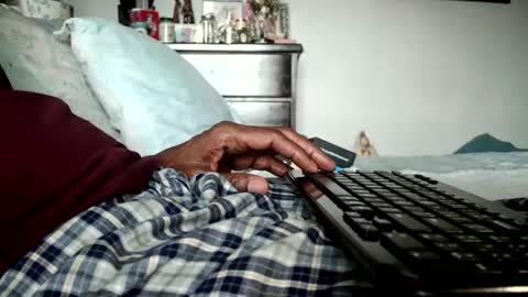 Snapshot of nyakuti chatting on 11/13/25, 05:12 KN online show from 11/13/25, 05:12