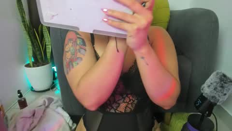 Nia online show from 02/05/26, 03:33