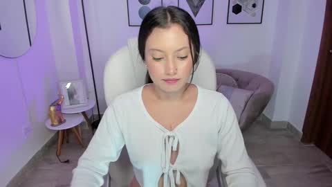 Snapshot of nylaa_rose chatting on 10/17/25, 07:05 nylaa_rose online show from 10/17/25, 07:05