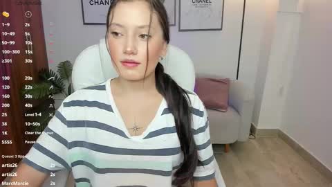 Snapshot of nylaa_rose chatting on 10/23/25, 06:50 nylaa_rose online show from 10/23/25, 06:50