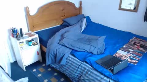 Snapshot of nylon_natalie chatting on 10/15/25, 09:31 nylon natalie-tranny online show from 10/15/25, 09:31