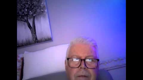 Snapshot of nylonlegs69 chatting on 12/15/24, 12:17 stockings suspenders mad online show from 12/15/24, 12:17