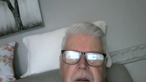 Snapshot of nylonlegs69 chatting on 02/12/25, 01:27 stockings suspenders mad online show from 02/12/25, 01:27