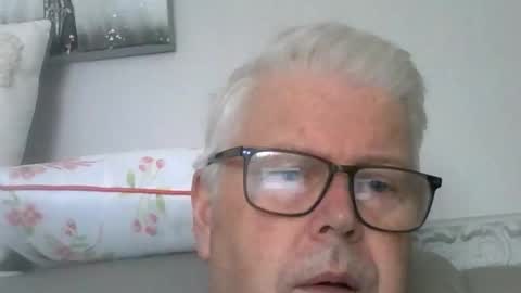 Snapshot of nylonlegs69 chatting on 09/09/25, 09:31 stockings suspenders mad online show from 09/09/25, 09:31