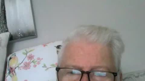 Snapshot of nylonlegs69 chatting on 09/18/25, 11:01 stockings suspenders mad online show from 09/18/25, 11:01