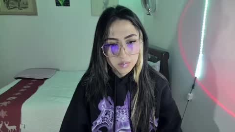 Snapshot of nymph_frida chatting on 12/13/24, 03:27 Frida online show from 12/13/24, 03:27