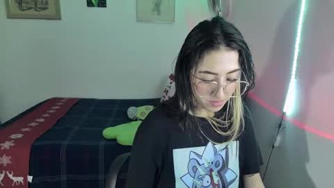 Snapshot of nymph_frida chatting on 12/26/24, 02:16 Frida online show from 12/26/24, 02:16