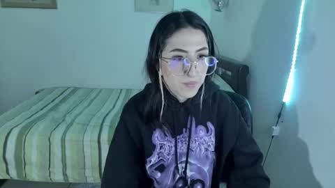 Snapshot of nymph_frida chatting on 02/12/25, 12:01 Frida online show from 02/12/25, 12:01