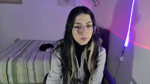 Snapshot of nymph_frida chatting on 02/18/25, 07:32 Frida online show from 02/18/25, 07:32