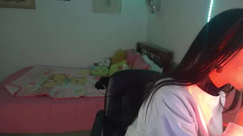 Snapshot of nymph_frida chatting on 09/17/25, 04:36 Frida online show from 09/17/25, 04:36