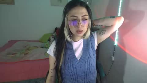 Snapshot of nymph_frida chatting on 11/20/25, 06:35 Frida online show from 11/20/25, 06:35