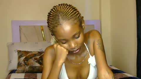 Snapshot of nyra_vesper chatting on 06/18/26, 11:14 Lexi i online show from 06/18/26, 11:14