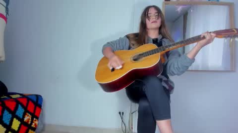 Snapshot of nyusha619933 chatting on 11/07/25, 09:04 Laura nyu online show from 11/07/25, 09:04