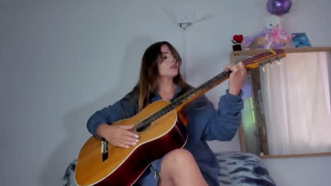 Snapshot of nyusha619933 chatting on 11/26/25, 09:16 Laura nyu online show from 11/26/25, 09:16