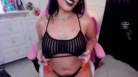 Snapshot of nyx_blackmoon chatting on 10/08/25, 04:26 Nyx BlackMoon online show from 10/08/25, 04:26