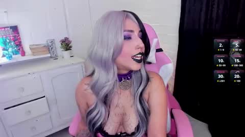 Snapshot of nyx_blackmoon chatting on 10/10/25, 02:49 Nyx BlackMoon online show from 10/10/25, 02:49