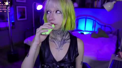 Snapshot of nyx_dolll chatting on 06/18/26, 04:02 Nyx Doll online show from 06/18/26, 04:02