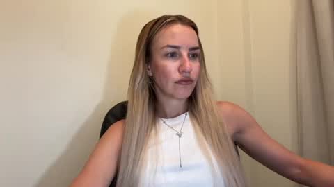 Snapshot of nyxelia_ chatting on 06/15/26, 07:21 Anastasia online show from 06/15/26, 07:21
