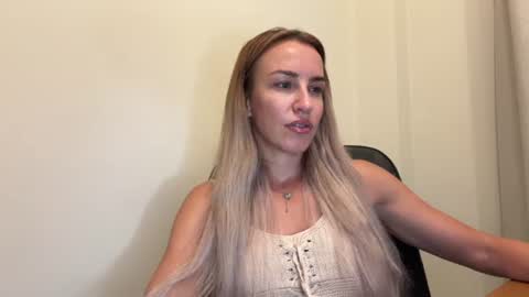 Snapshot of nyxelia_ chatting on 06/25/26, 08:13 Anastasia online show from 06/25/26, 08:13