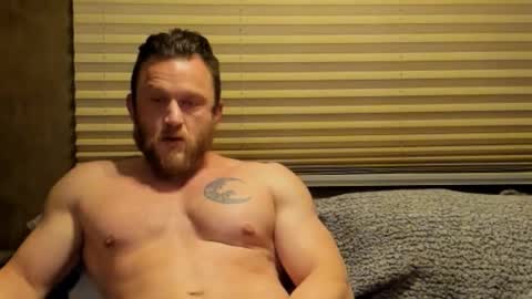 Snapshot of nzmone chatting on 11/29/25, 03:31 FitDogg online show from 11/29/25, 03:31