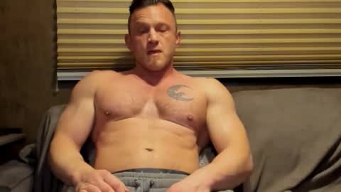 Snapshot of nzmone chatting on 12/17/25, 01:44 FitDogg online show from 12/17/25, 01:44