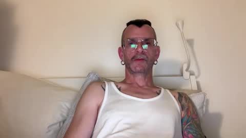 Snapshot of o_johnny_deep_o chatting on 02/14/26, 12:18 Jonathan Deep online show from 02/14/26, 12:18