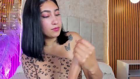 Snapshot of oasisensier chatting on 10/30/25, 03:13 MAILY online show from 10/30/25, 03:13