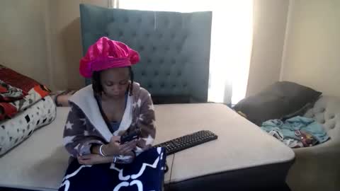 Snapshot of obsessedmimi chatting on 05/25/26, 09:04 obsessedmimi online show from 05/25/26, 09:04