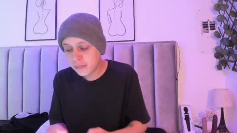 Sara Help me reach 1000 followers online show from 04/13/26, 01:27