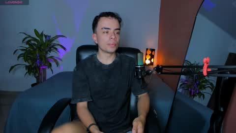 Snapshot of obzidyan chatting on 10/22/25, 10:53 Obzidyan online show from 10/22/25, 10:53