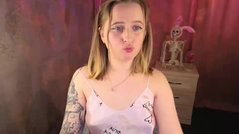 Lili 3 online show from 05/18/26, 12:55