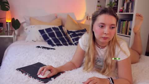 Snapshot of oceaneyesbb chatting on 09/11/25, 07:19 Ellen- online show from 09/11/25, 07:19